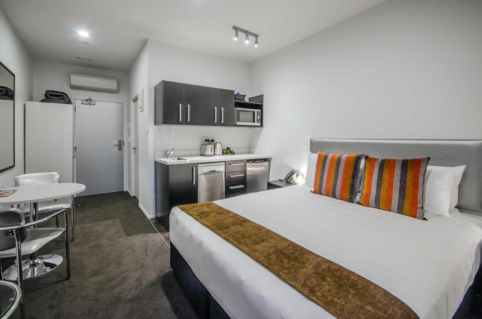 Ramada Suites By Wyndham Auckland - Federal Street Екстер'єр фото